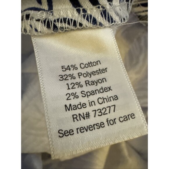 Croft & Barrow Stretch Skimmer Bermuda Style Shorts sz 12 Blue White Shell Print - Picture 5 of 9